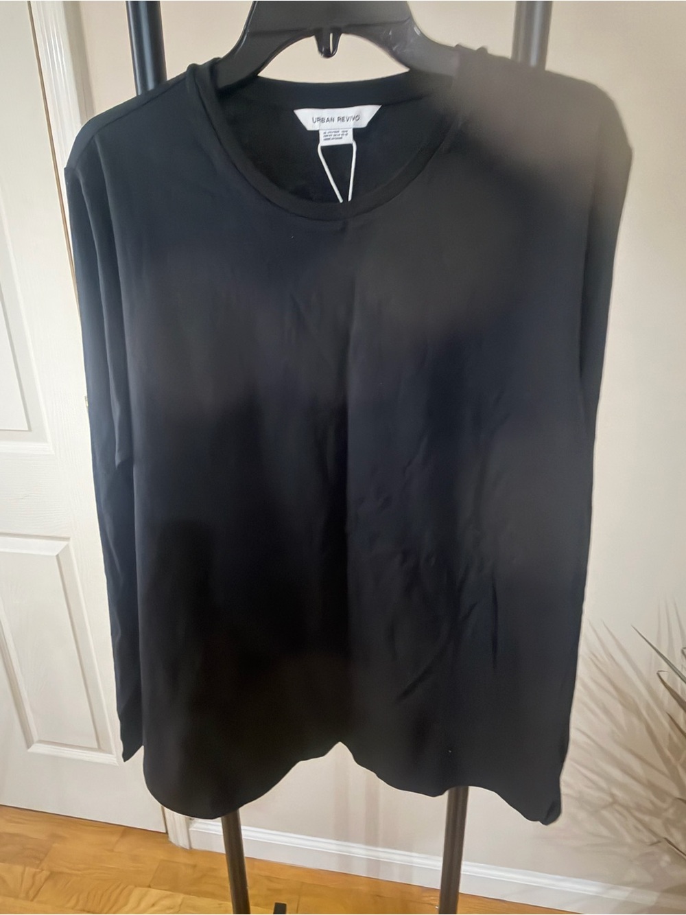 Urban Revivo  Black Long Sleeve Tee